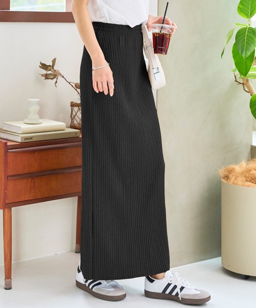 ★ヴェルサーチ★ タイトスカート　バックスリット　ブラック　黒　VERSACE ☆ヴェルサーチ☆ タイトスカート バックスリット ブラック 黒 VERSACE