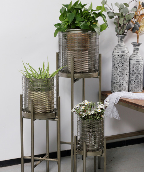 SPICE OF LIFE（スパイス オブ ライフ）の「コンテンポ アイアンスタンド付きパンチングメタルポット Lサイズ（フラワーベース・レディース・ゴールド系・ONE SIZE）」の10枚目の写真