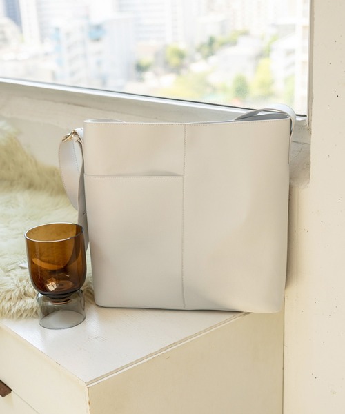 GLOBAL WORK(グローバルワーク)の「ソフトA4/PUワンショルダー/974118(ショルダーバッグ・レディース・アイボリー/ブラック/ブラウン・FREE)」の10枚目の写真