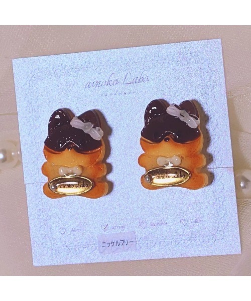 tone(トーン)の「【ainoko Labo】cookie chocolate dog crown earrings(MA)(イヤリング・レディース・ゴールド・FREE)」の1枚目の写真