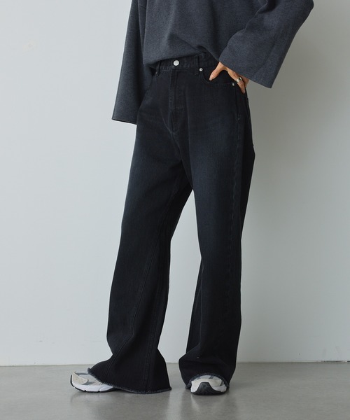 russet（ラシット）の「【russet×ainode】shibukawa ワイドフレアパンツ（デニムパンツ・レディース・ブラック・M）」の2枚目の写真