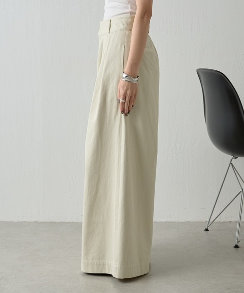 COLLAGE GALLARDAGALANTE(コラージュガリャルダガランテ)の「【OT】チェーン付きワイドパンツ(チノパンツ・レディース・ネイビー/ライトグリーン・1/0)」の21枚目の写真