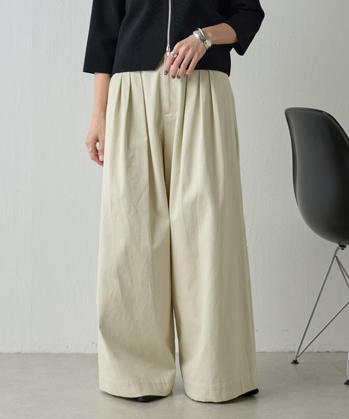 COLLAGE GALLARDAGALANTE(コラージュガリャルダガランテ)の「【OT】チェーン付きワイドパンツ(チノパンツ・レディース・ネイビー/ライトグリーン・1/0)」の4枚目の写真