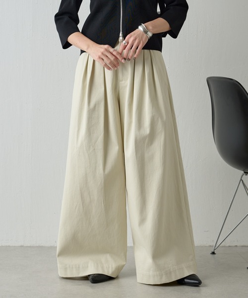 COLLAGE GALLARDAGALANTE(コラージュガリャルダガランテ)の「【OT】チェーン付きワイドパンツ(チノパンツ・レディース・ネイビー/ライトグリーン・1/0)」の7枚目の写真