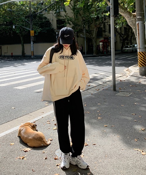 MGV（エムジーヴィー）の「フロントロゴフーディ（パーカー・レディース・ベージュ/ブラック/グレー・MEDIUM/X-LARGE/LARGE）」の2枚目の写真