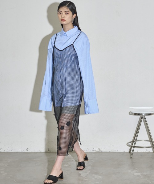 THE YOn（ザヨン）の「フラワーモチーフメッシュシアーキャミワンピース（ワンピース・レディース・ホワイト/ブラック・FREE）」の4枚目の写真