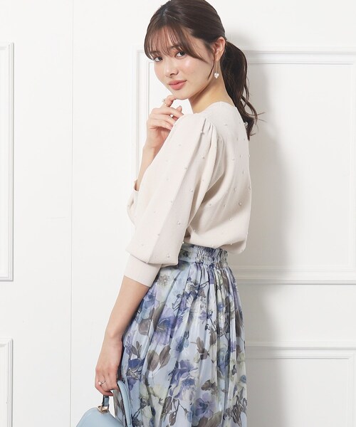 couture brooch（クチュールブローチ）の「◆【たっぷりフェイクパールで存在感◎】フェイクパール付きスプリングニット（ニット/セーター・レディース・ブラック/ライトグレー/オフホワイト・42/38）」の7枚目の写真