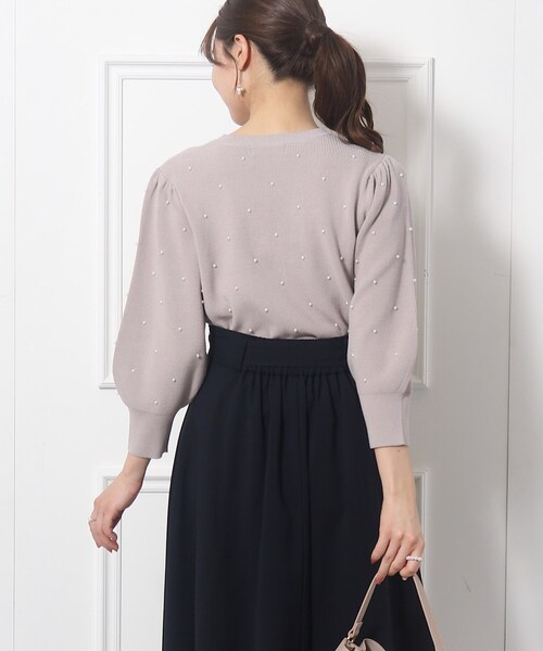 couture brooch（クチュールブローチ）の「◆【たっぷりフェイクパールで存在感◎】フェイクパール付きスプリングニット（ニット/セーター・レディース・ブラック/ライトグレー/オフホワイト・42/38）」の17枚目の写真