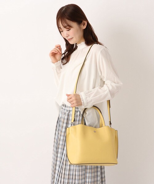 one'sterrace(ワンズテラス)の「Legato Largo かるいかばん2WAYトート(トートバッグ・レディース・イエロー系8/ブルー系その他7/ライトグレー系8・99)」の18枚目の写真