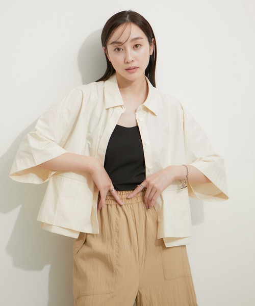 LE CERCLE par rope'（ルセルクルパーロペ）の「オーバークロップドシャツ（シャツ/ブラウス・レディース・ブラック/オフホワイト/オリーブ/サックスブルー・FREE）」の2枚目の写真