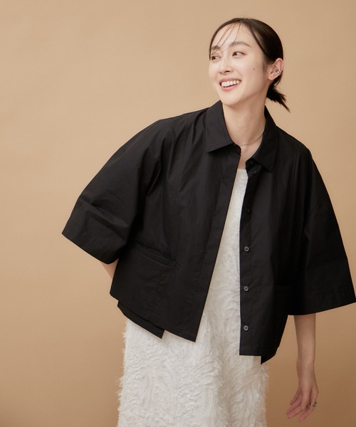 LE CERCLE par rope'（ルセルクルパーロペ）の「オーバークロップドシャツ（シャツ/ブラウス・レディース・ブラック/オフホワイト/オリーブ/サックスブルー・FREE）」の3枚目の写真