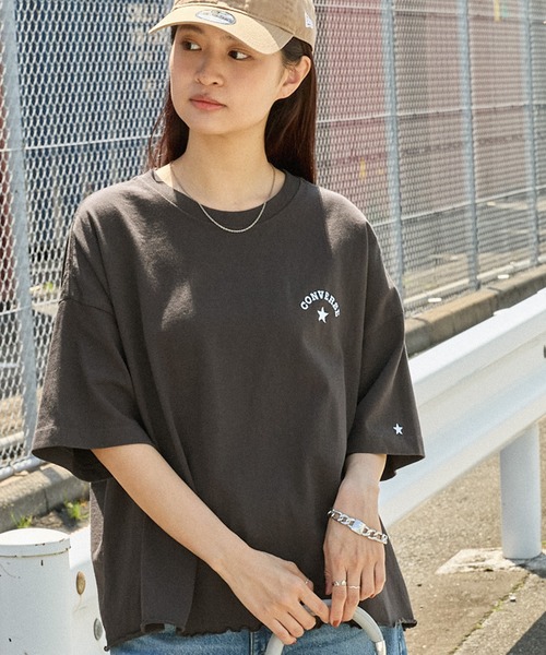 CONVERSE（コンバース）の「CONVERSE/コンバース Watanabe Yui デザイン イラストバックプリント ワンポイント刺繍 ヴィンテージライク オーバーサイズ半袖Tシャツ（Tシャツ/カットソー・レディース・オフホワイト/ブラック系/スミクロ/ホワイト系・M）」の4枚目の写真