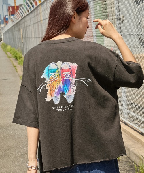 CONVERSE（コンバース）の「CONVERSE/コンバース Watanabe Yui デザイン イラストバックプリント ワンポイント刺繍 ヴィンテージライク オーバーサイズ半袖Tシャツ（Tシャツ/カットソー・レディース・オフホワイト/ブラック系/スミクロ/ホワイト系・M）」の3枚目の写真