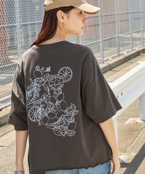 CONVERSE（コンバース）の「CONVERSE/コンバース Watanabe Yui デザイン イラストバックプリント ワンポイント刺繍 ヴィンテージライク オーバーサイズ半袖Tシャツ（Tシャツ/カットソー・レディース・オフホワイト/ブラック系/スミクロ/ホワイト系・M）」の20枚目の写真
