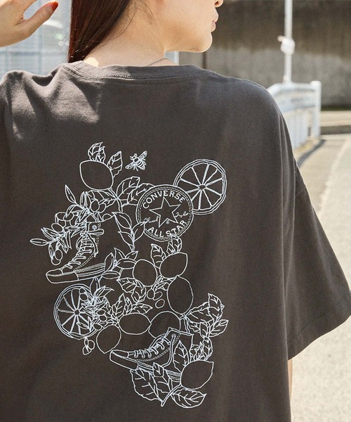 CONVERSE（コンバース）の「CONVERSE/コンバース Watanabe Yui デザイン イラストバックプリント ワンポイント刺繍 ヴィンテージライク オーバーサイズ半袖Tシャツ（Tシャツ/カットソー・レディース・オフホワイト/ブラック系/スミクロ/ホワイト系・M）」の15枚目の写真