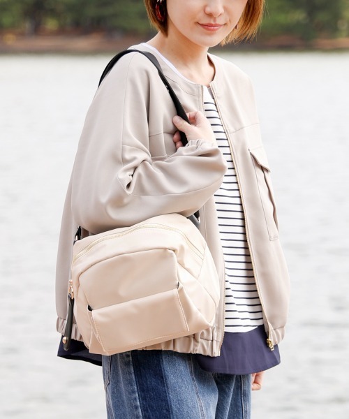 Bou Jeloud(ブージュルード)の「【はあちゅう*Bou Jeloud】ナイロンバッグ L(ショルダーバッグ・レディース・ブラック/アイボリー・ONESIZE)」の3枚目の写真