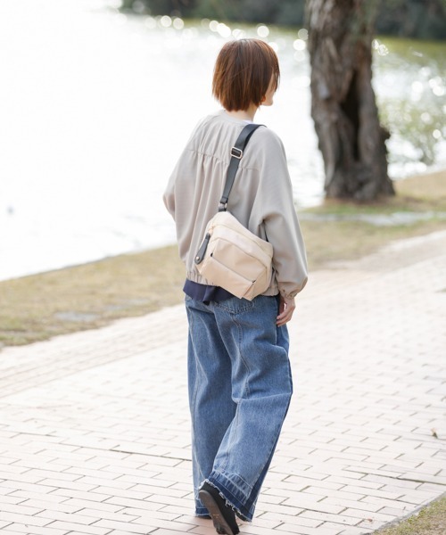 Bou Jeloud(ブージュルード)の「【はあちゅう*Bou Jeloud】ナイロンバッグ L(ショルダーバッグ・レディース・ブラック/アイボリー・ONESIZE)」の5枚目の写真