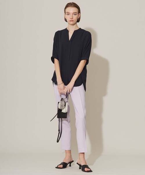 ICB(アイシービー)の「BackSatinAmunzen 5分袖 キーネックブラウス(シャツ/ブラウス・レディース・アイボリー系/ネイビー系・X-SMALL/SMALL/MEDIUM)」の7枚目の写真