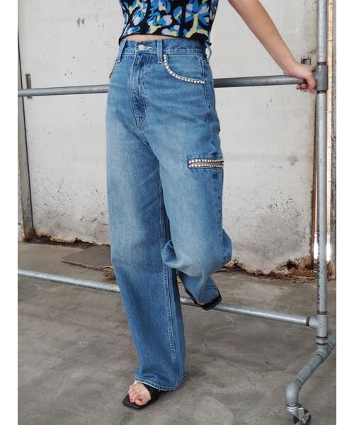 EVRIS(エヴリス)の「ビジューカッティングデニムパンツ(デニムパンツ・レディース・ブルー/ブラック・SMALL/MEDIUM)」の1枚目の写真
