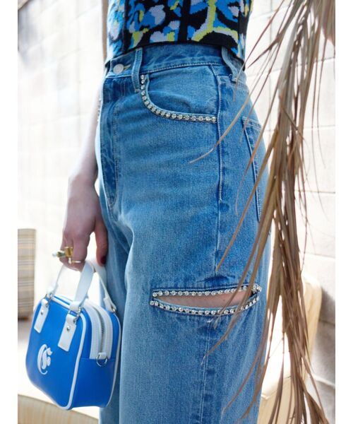 EVRIS(エヴリス)の「ビジューカッティングデニムパンツ(デニムパンツ・レディース・ブルー/ブラック・SMALL/MEDIUM)」の3枚目の写真