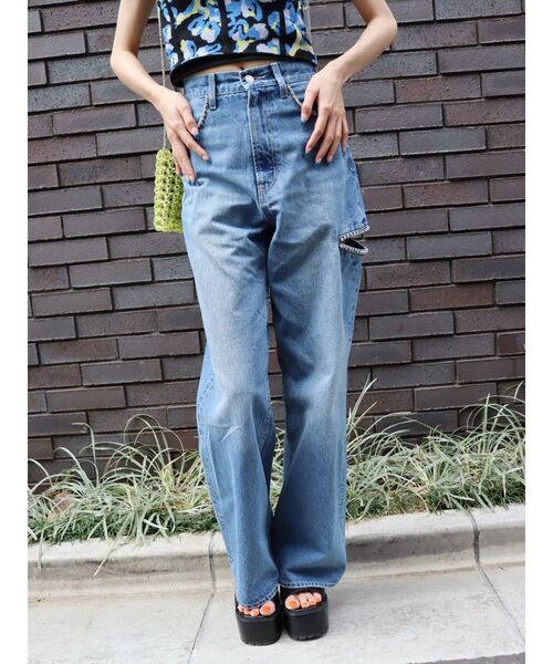 EVRIS(エヴリス)の「ビジューカッティングデニムパンツ(デニムパンツ・レディース・ブルー/ブラック・SMALL/MEDIUM)」の9枚目の写真