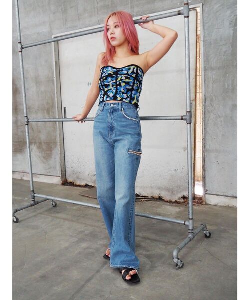 EVRIS(エヴリス)の「ビジューカッティングデニムパンツ(デニムパンツ・レディース・ブルー/ブラック・SMALL/MEDIUM)」の14枚目の写真