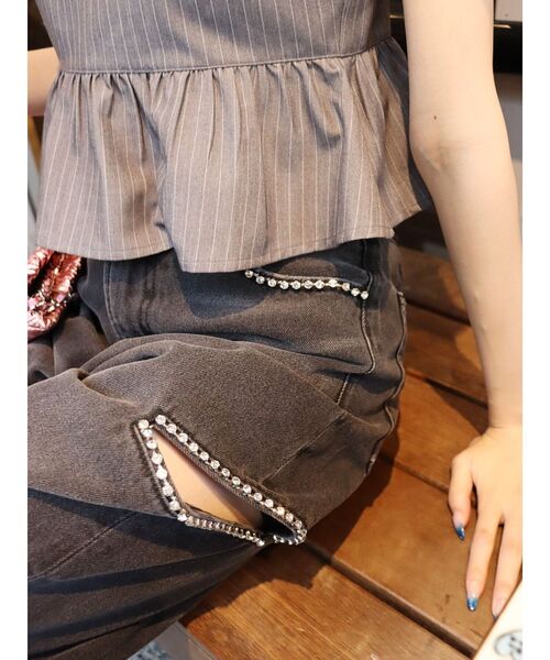 EVRIS(エヴリス)の「ビジューカッティングデニムパンツ(デニムパンツ・レディース・ブルー/ブラック・SMALL/MEDIUM)」の15枚目の写真
