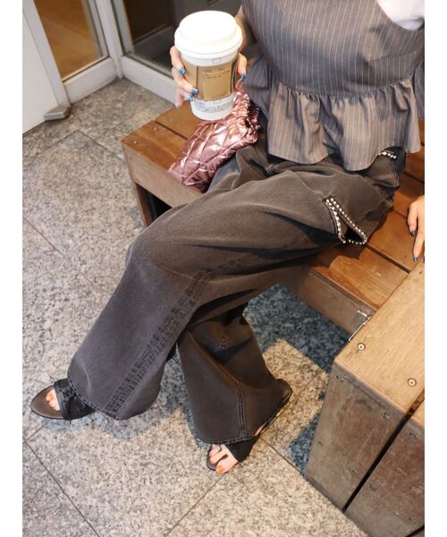 EVRIS(エヴリス)の「ビジューカッティングデニムパンツ(デニムパンツ・レディース・ブルー/ブラック・SMALL/MEDIUM)」の16枚目の写真