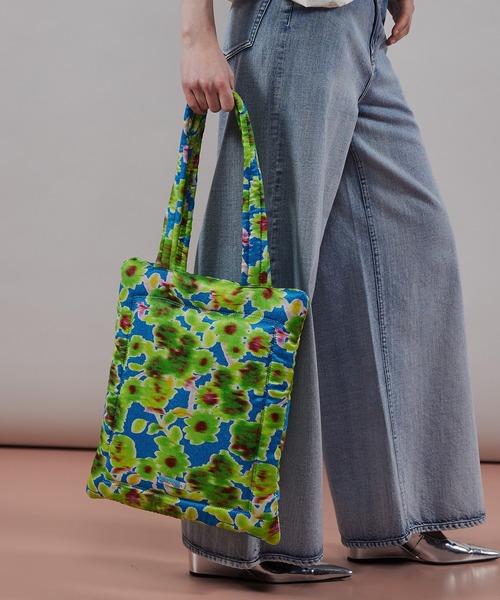 MAISON SPECIAL(メゾンスペシャル)の「Floral Pattern Puffer Tote Bag/フラワーパッファートートバッグ【MAISON SPECIAL/メゾンスペシャル】(トートバッグ・レディース・マルチ・FREE)」の1枚目の写真