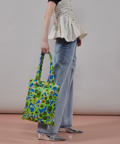 MAISON SPECIAL(メゾンスペシャル)の「Floral Pattern Puffer Tote Bag/フラワーパッファートートバッグ【MAISON SPECIAL/メゾンスペシャル】(トートバッグ・レディース・マルチ・FREE)」の2枚目の写真