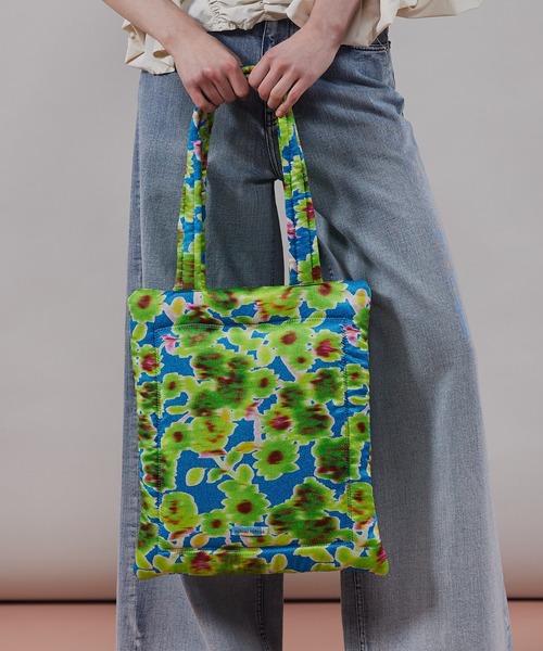 MAISON SPECIAL(メゾンスペシャル)の「Floral Pattern Puffer Tote Bag/フラワーパッファートートバッグ【MAISON SPECIAL/メゾンスペシャル】(トートバッグ・レディース・マルチ・FREE)」の3枚目の写真