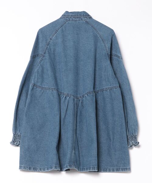 antic rag(アンティックラグ)の「ハートボタンペプラムデニムシャツ(シャツ/ブラウス・レディース・ブルー/ライトブルー/ブラック・FREE)」の4枚目の写真