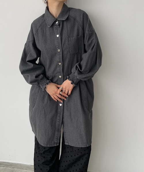 antic rag(アンティックラグ)の「ハートボタンペプラムデニムシャツ(シャツ/ブラウス・レディース・ブルー/ライトブルー/ブラック・FREE)」の17枚目の写真