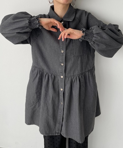 antic rag(アンティックラグ)の「ハートボタンペプラムデニムシャツ(シャツ/ブラウス・レディース・ブルー/ライトブルー/ブラック・FREE)」の18枚目の写真