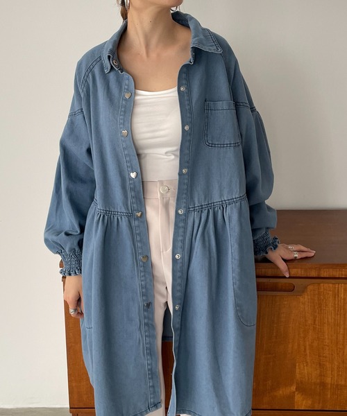 antic rag(アンティックラグ)の「ハートボタンペプラムデニムシャツ(シャツ/ブラウス・レディース・ブルー/ライトブルー/ブラック・FREE)」の22枚目の写真