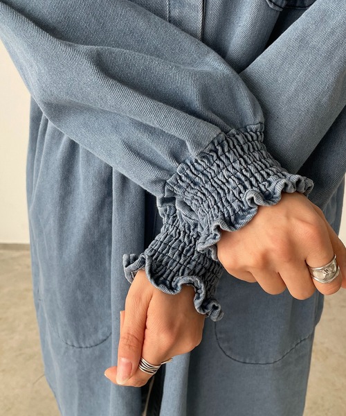 antic rag(アンティックラグ)の「ハートボタンペプラムデニムシャツ(シャツ/ブラウス・レディース・ブルー/ライトブルー/ブラック・FREE)」の7枚目の写真