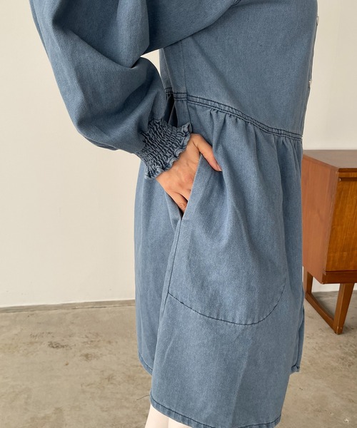 antic rag(アンティックラグ)の「ハートボタンペプラムデニムシャツ(シャツ/ブラウス・レディース・ブルー/ライトブルー/ブラック・FREE)」の6枚目の写真