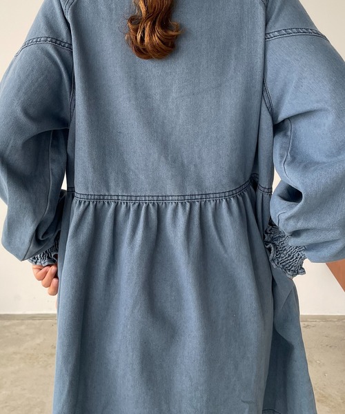 antic rag(アンティックラグ)の「ハートボタンペプラムデニムシャツ(シャツ/ブラウス・レディース・ブルー/ライトブルー/ブラック・FREE)」の5枚目の写真