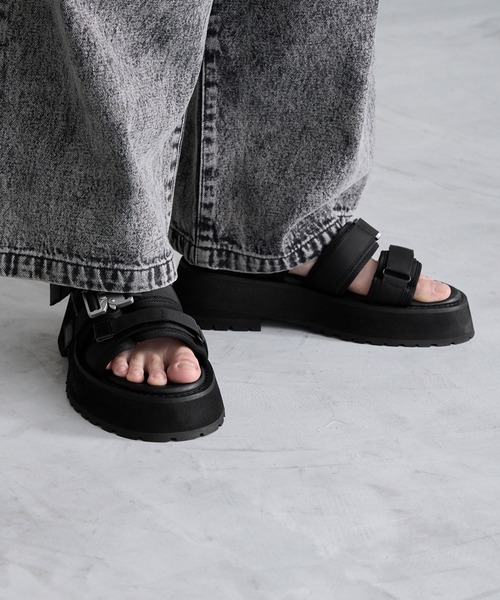 cussil(クシル)の「【cussil/クシル】【+6cm】ワイドトゥヘビーボリュームソールタッチストラップサンダル(サンダル・メンズ・ブラック・44/42/40)」の5枚目の写真