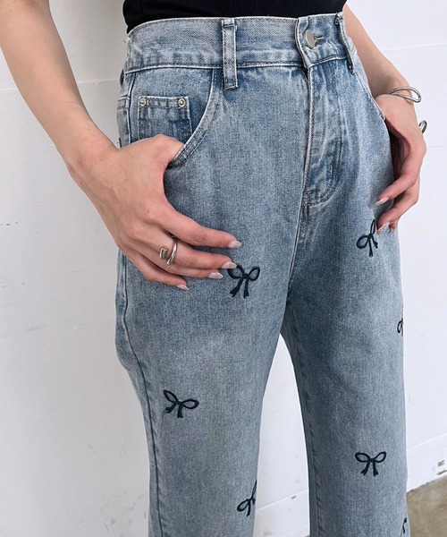 Jewelobe(ジュエローブ)の「リボン刺繍ルーズフィットデニムパンツ(デニムパンツ・レディース・ブルー/ブラック・FREE)」の22枚目の写真