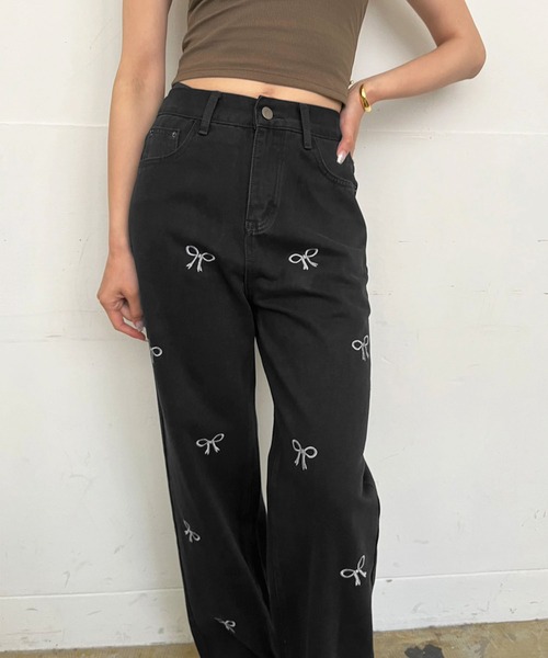 Jewelobe(ジュエローブ)の「リボン刺繍ルーズフィットデニムパンツ(デニムパンツ・レディース・ブルー/ブラック・FREE)」の11枚目の写真