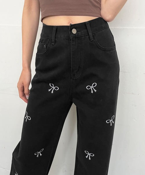 Jewelobe(ジュエローブ)の「リボン刺繍ルーズフィットデニムパンツ(デニムパンツ・レディース・ブルー/ブラック・FREE)」の13枚目の写真