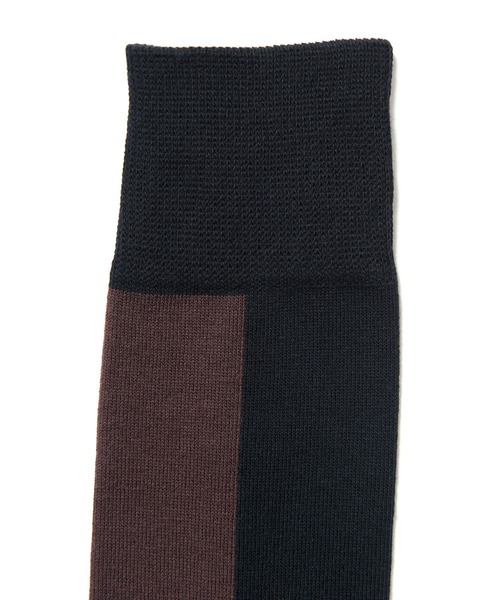 SOPHNET.（ソフネット）の「2TONE SOCKS（ソックス/靴下・メンズ・ブラック/グリーン/イエロー・MEDIUM/LARGE）」の4枚目の写真
