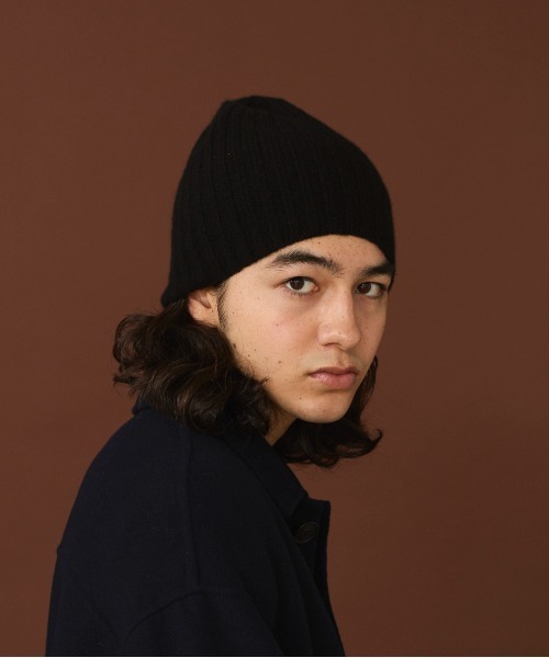 arth（アース）の「arth  Cashmere Rib Beanie / アース（ニットキャップ/ビーニー・メンズ・グレー/ブラック/レッド・57~59cm）」の4枚目の写真