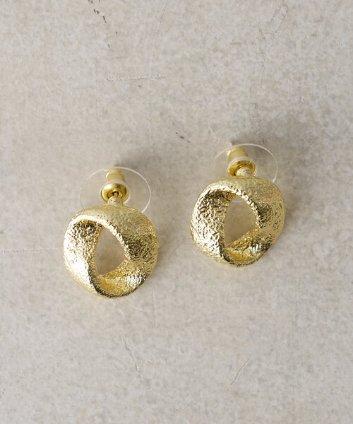 Actually（アクチュアリー）の「ゴールドピアス　サークル（ピアス（両耳用）・レディース・ゴールド・0）」の3枚目の写真