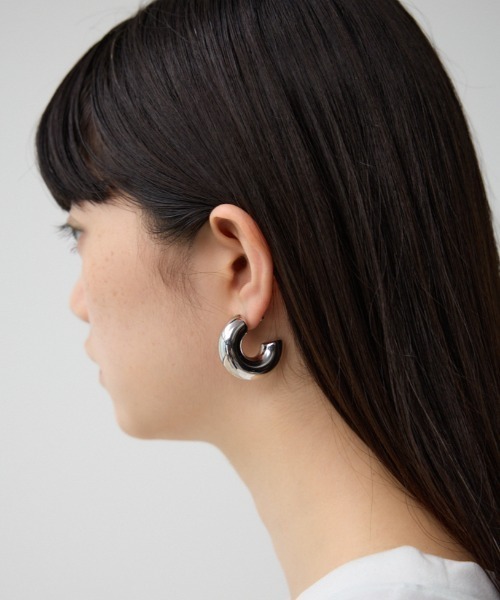AZUL by moussy（アズールバイマウジー）の「ボリュームメタルフープピアス（ピアス（両耳用）・レディース・ゴールド系その他/シルバー・FREE）」の2枚目の写真