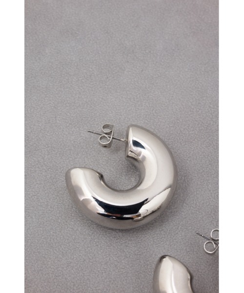 AZUL by moussy（アズールバイマウジー）の「ボリュームメタルフープピアス（ピアス（両耳用）・レディース・ゴールド系その他/シルバー・FREE）」の11枚目の写真