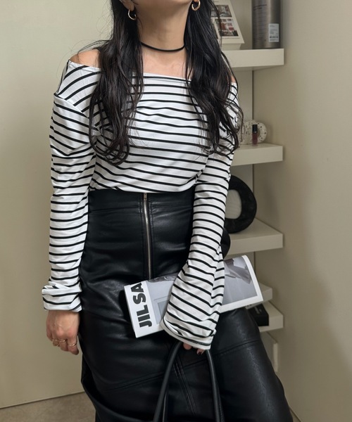 ULEULA（ウルア）の「ボーダーロングスリーブカットソー/オフショルカットソー（Tシャツ/カットソー・レディース・ホワイト・FREE）」の5枚目の写真