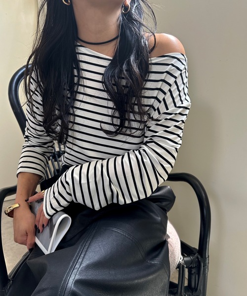 ULEULA（ウルア）の「ボーダーロングスリーブカットソー/オフショルカットソー（Tシャツ/カットソー・レディース・ホワイト・FREE）」の9枚目の写真