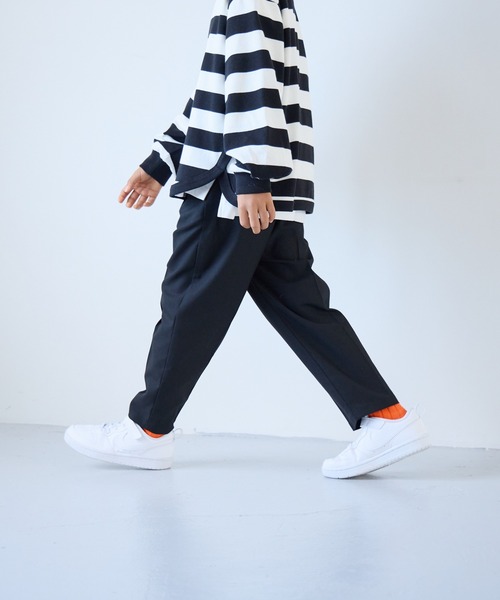 LOWRYS FARM（ローリーズファーム）の「ＴＲワイドテーパードパンツ　 116861（スラックス・キッズ・グレー/ネイビー/ブラック・110cm/120cm/130cm/140cm/150cm）」の2枚目の写真